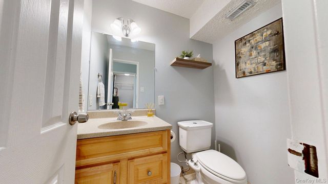 10 Amesworth Court, Middle Island, NY 11953