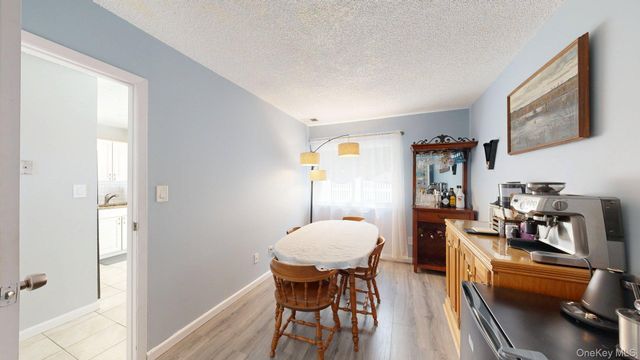 10 Amesworth Court, Middle Island, NY 11953
