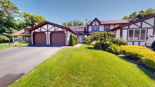 10 Amesworth Court, Middle Island, NY 11953