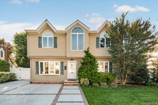 1622 Carla Lane, East Meadow, NY 11554