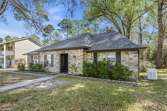 1337 Green Briar Drive, Huntsville, TX 77340