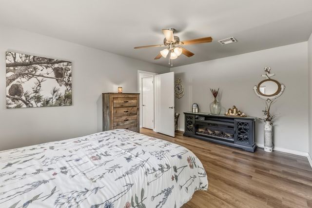 1337 Green Briar Drive, Huntsville, TX 77340