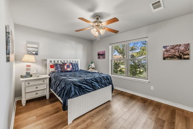 1337 Green Briar Drive, Huntsville, TX 77340