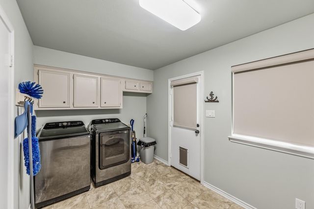 1337 Green Briar Drive, Huntsville, TX 77340