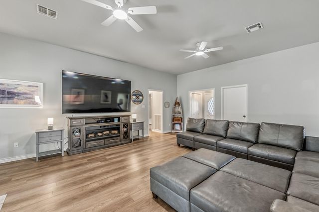 1337 Green Briar Drive, Huntsville, TX 77340