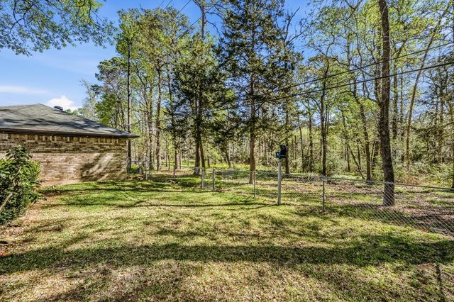 1337 Green Briar Drive, Huntsville, TX 77340