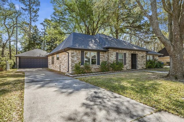 1337 Green Briar Drive, Huntsville, TX 77340