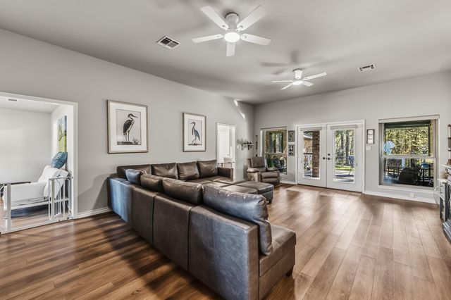 1337 Green Briar Drive, Huntsville, TX 77340