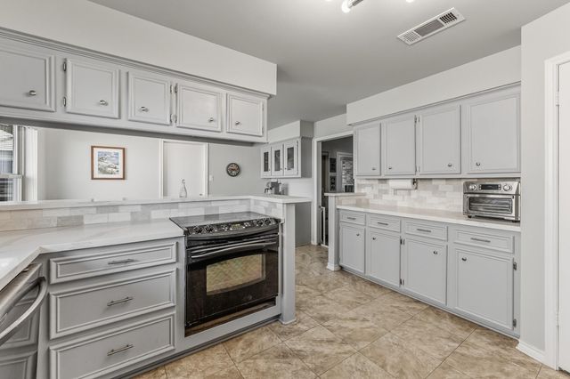 1337 Green Briar Drive, Huntsville, TX 77340