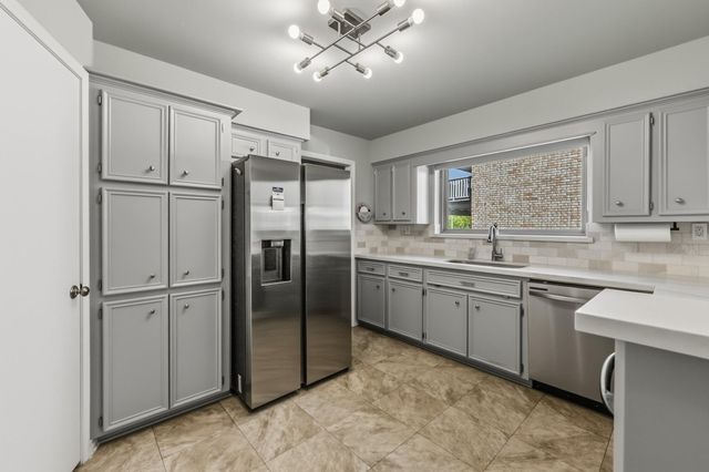 1337 Green Briar Drive, Huntsville, TX 77340