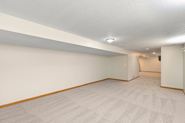 5420 NW 78th Court, Johnston, IA 50131