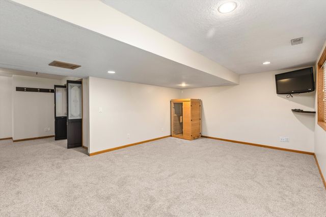 5420 NW 78th Court, Johnston, IA 50131