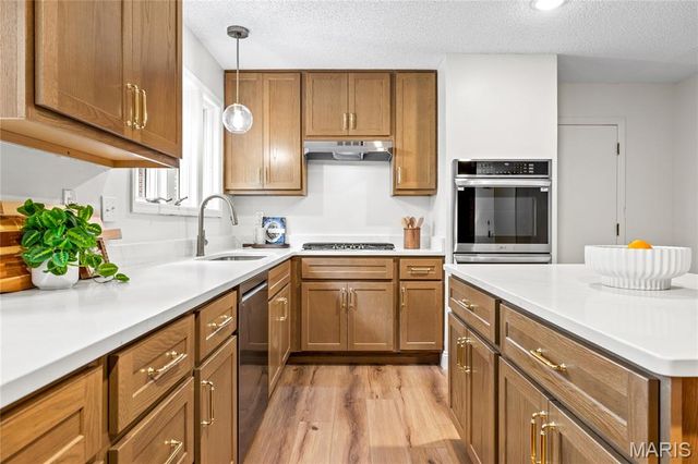 1294 Pinrun Drive, Ballwin, MO 63011