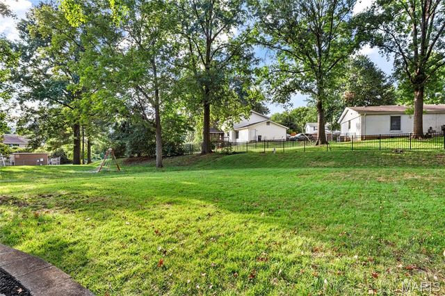 1294 Pinrun Drive, Ballwin, MO 63011