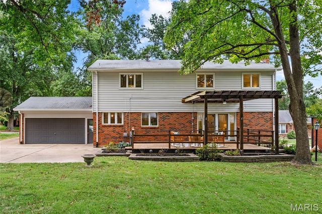 1294 Pinrun Drive, Ballwin, MO 63011