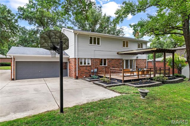 1294 Pinrun Drive, Ballwin, MO 63011
