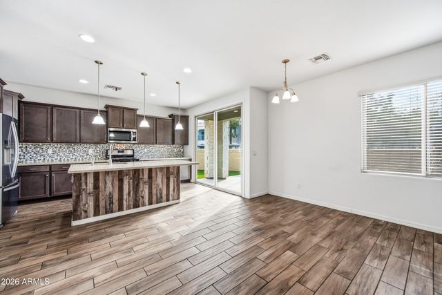 668 N SPARROW Court, Gilbert, AZ 85234