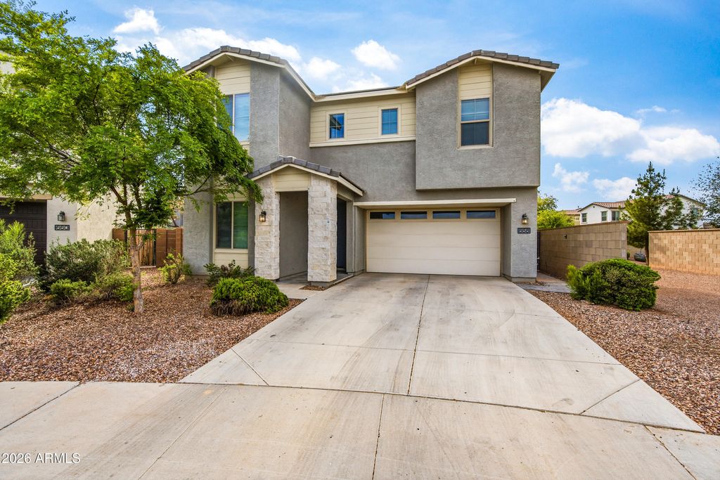 668 N SPARROW Court, Gilbert, AZ 85234