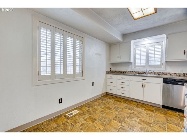 12830 Ne PACIFIC St, Portland, OR 97230