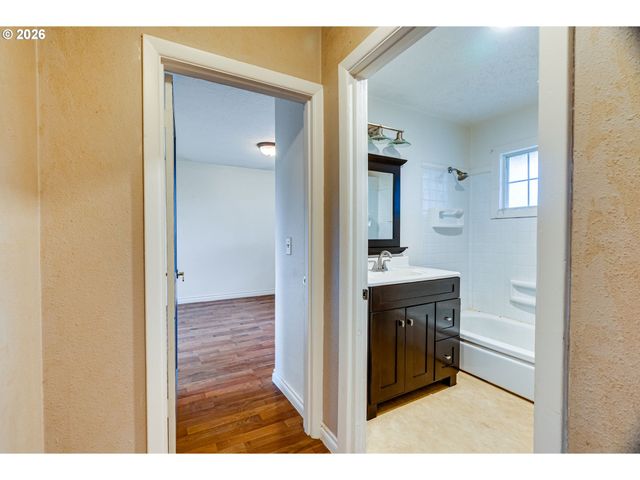 12830 Ne PACIFIC St, Portland, OR 97230