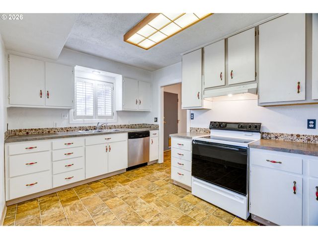 12830 Ne PACIFIC St, Portland, OR 97230