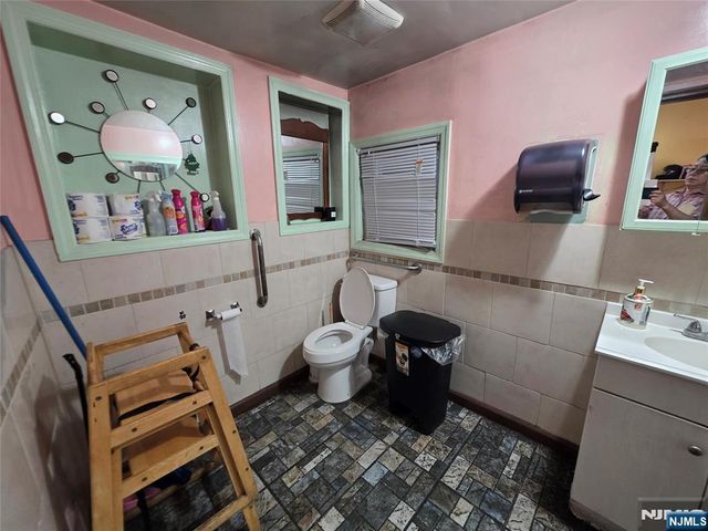 1309 Summit Avenue, Union City, NJ 07087
