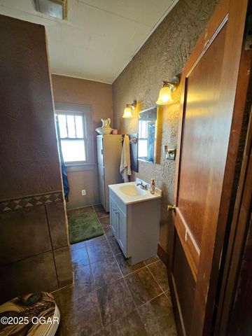 813 Frisco Avenue, Monett, MO 65708