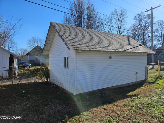 813 Frisco Avenue, Monett, MO 65708