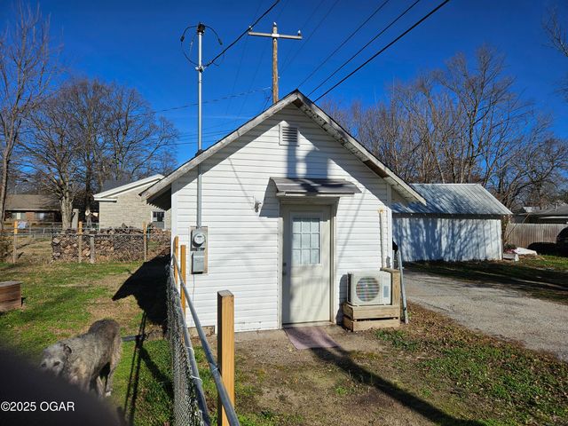 813 Frisco Avenue, Monett, MO 65708