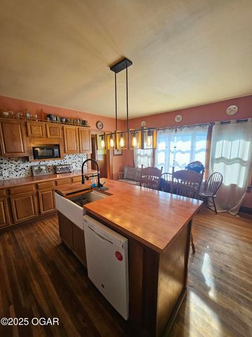 813 Frisco Avenue, Monett, MO 65708