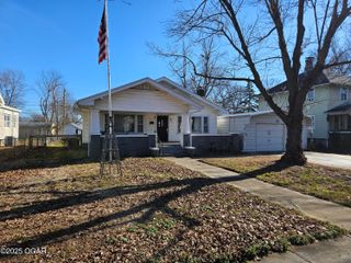 813 Frisco Avenue, Monett, MO 65708