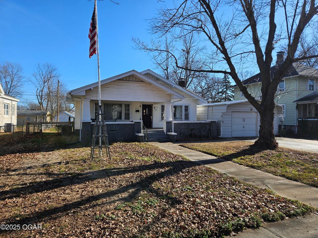 813 Frisco Avenue, Monett, MO 65708