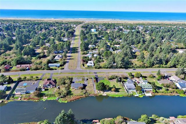 470 Puppis Court SW, Ocean Shores, WA 98569