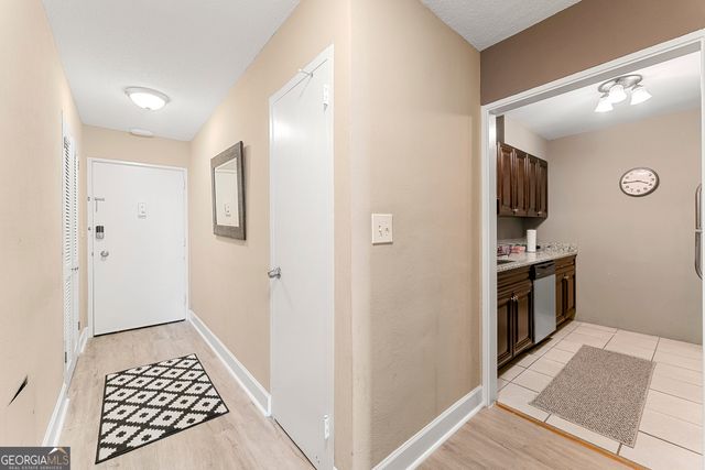 300 W Peachtree St 17 J, Atlanta, GA 30332