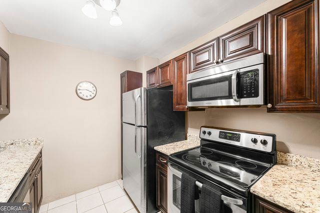 300 W Peachtree St 17 J, Atlanta, GA 30332