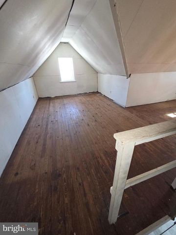 1085 NIAGARA RD, Camden, NJ 08104