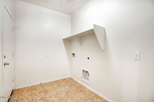 7180 W GOLDEN Lane, Peoria, AZ 85345