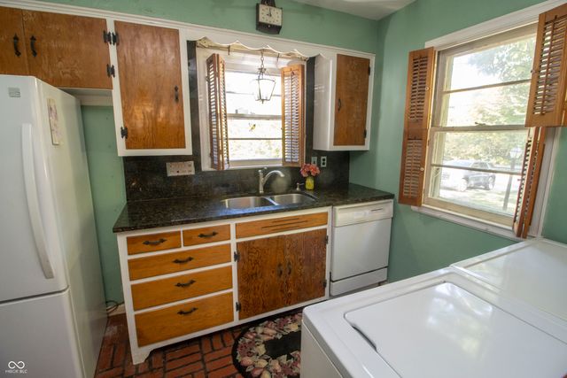 6040 S High School Road, Indianapolis, IN 46221