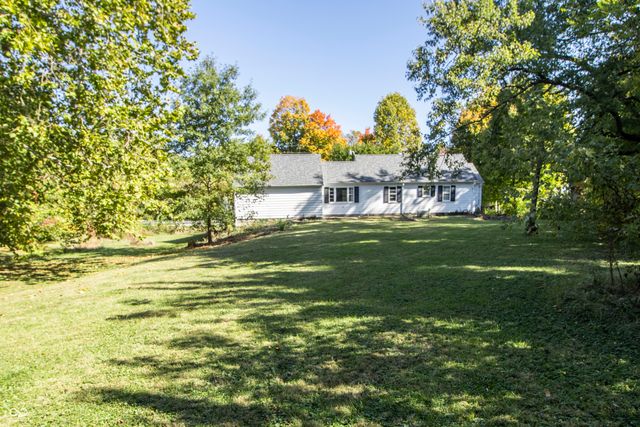 6040 S High School Road, Indianapolis, IN 46221