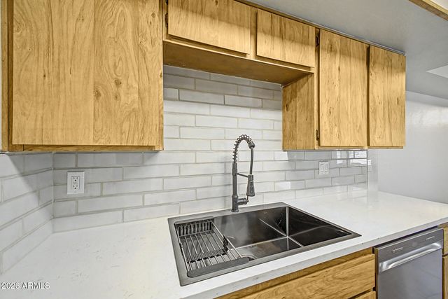 4733 W BETHANY HEIGHTS Drive, Glendale, AZ 85301