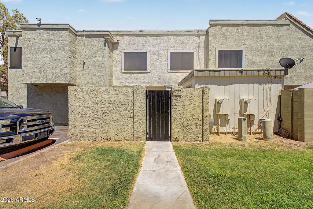 4733 W BETHANY HEIGHTS Drive, Glendale, AZ 85301 — photo 2