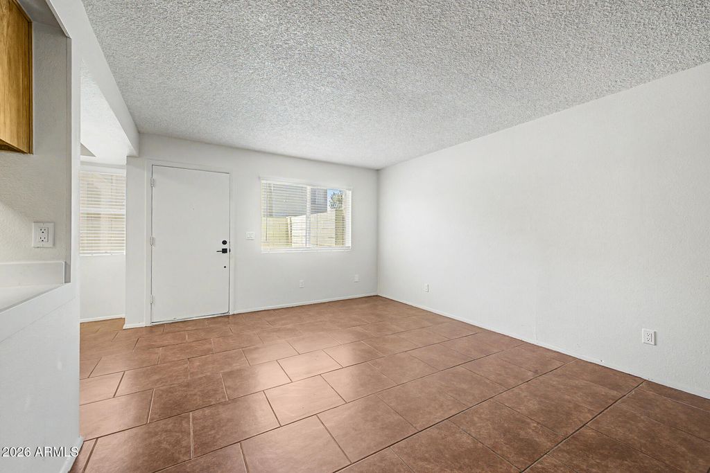 4733 W BETHANY HEIGHTS Drive, Glendale, AZ 85301 — photo 4