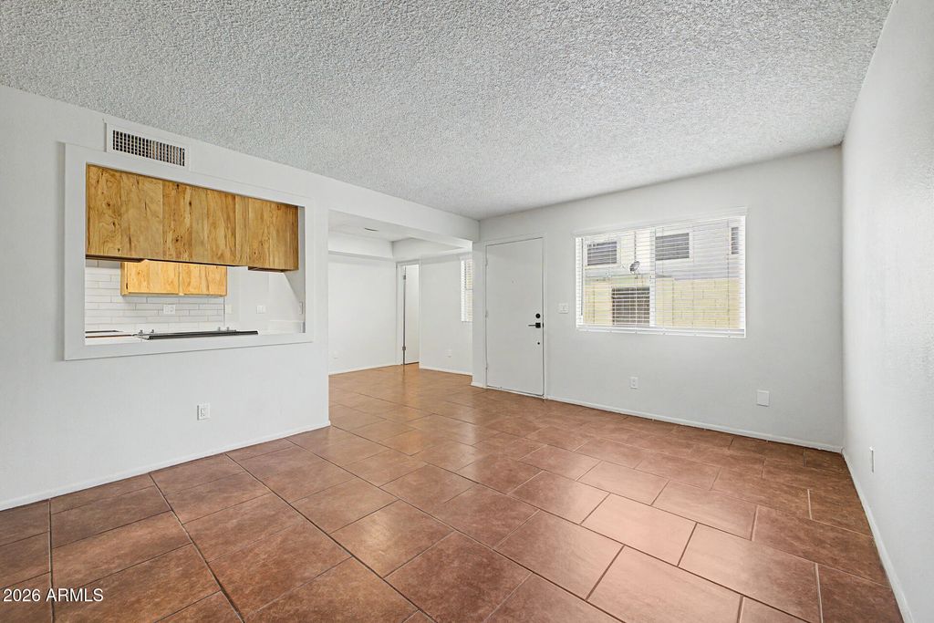 4733 W BETHANY HEIGHTS Drive, Glendale, AZ 85301 — photo 5