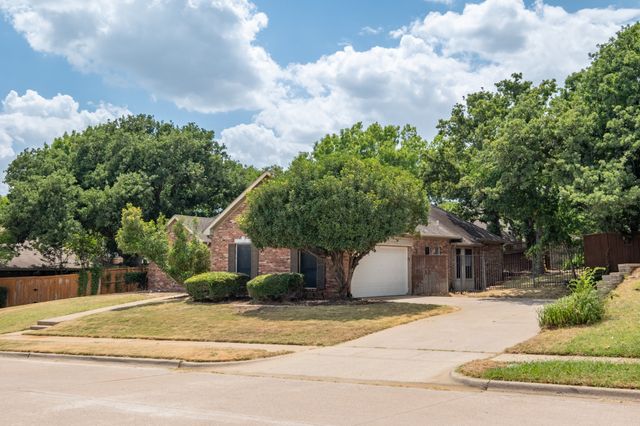 1502 Mission Hills Lane, Corinth, TX 76210