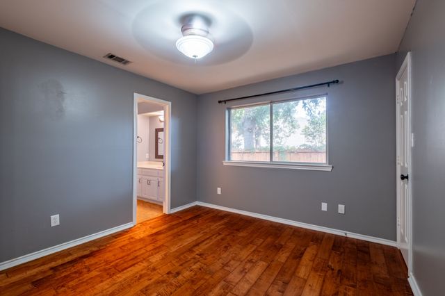1502 Mission Hills Lane, Corinth, TX 76210