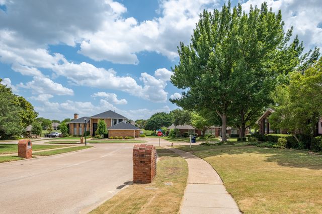 1502 Mission Hills Lane, Corinth, TX 76210
