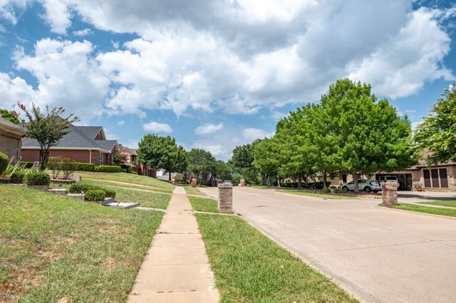 1502 Mission Hills Lane, Corinth, TX 76210