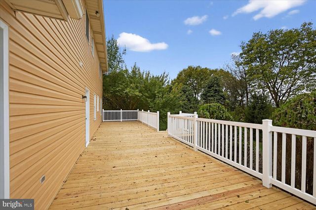 33 GINNA B DR, Robesonia, PA 19551