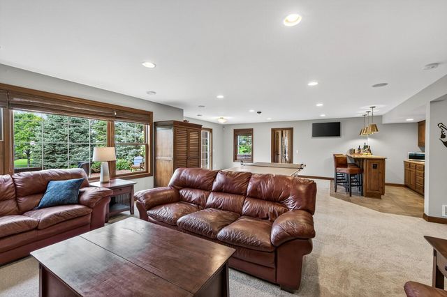 16895 Dynamic Drive, Lakeville, MN 55044