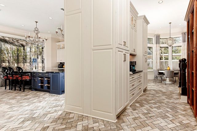 38 Grogans Point Road, The Woodlands, TX 77380